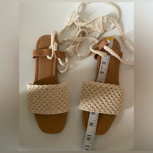 Pawuamba Designer Handmade Crochet Self-tie Sandals - Picture 10 of 10